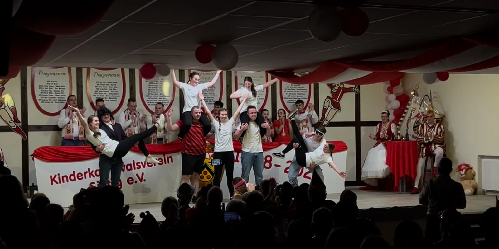 Gruppenfoto: Showtanz